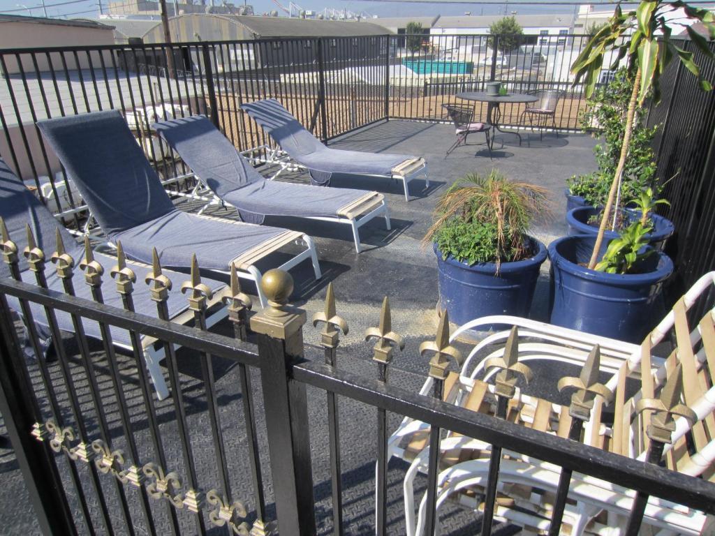 Monterey Dream Hotel 4*